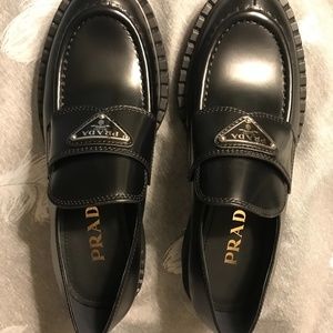 PRADA BLACK PATENT LEATHER SIGNATURE LOGO LOAFERS